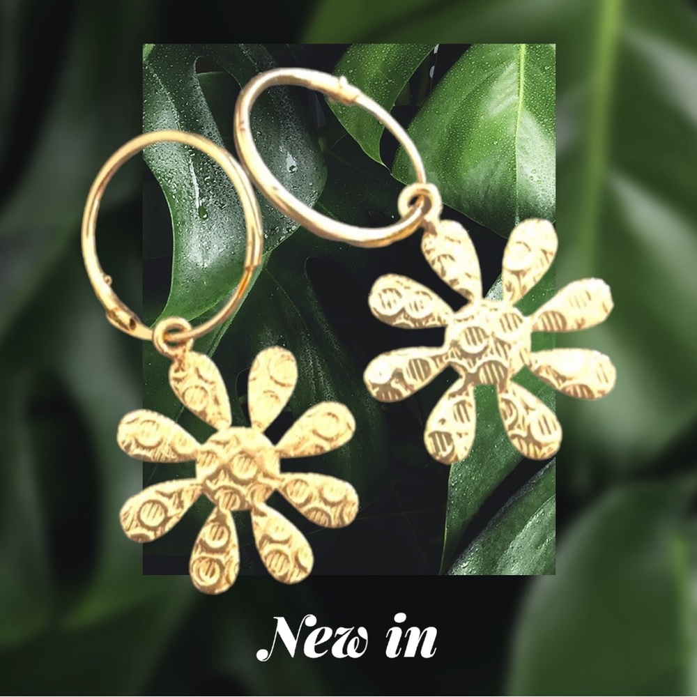 ⭐️COPY - New gold plated loop hoop sunflower dangle earrings! - Picture 1 of 8